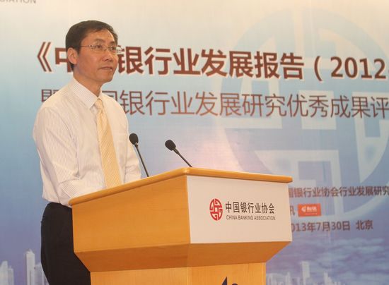 9行业发展研究委员会常务副主任周昆平主持发布会.jpg 9行业发展研究委员会常务副主任周昆平主持发布会.jpg