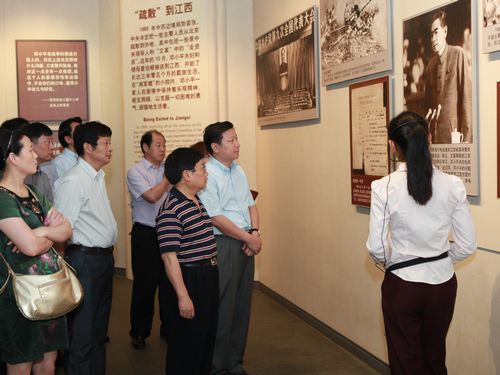 参观小平小道.jpg