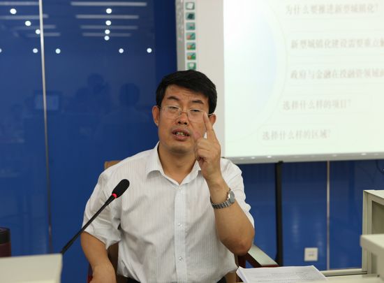 4-中国农业银行农村产业金融部李培峰总经理授课.JPG