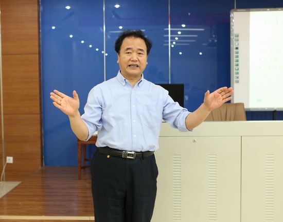 3-北京大学经济学院曹和平教授授课.JPG