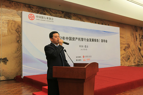 9.平安银行托管部副总经理陈正涛主持发布会_副本.jpg 9.平安银行托管部副总经理陈正涛主持发布会_副本.jpg