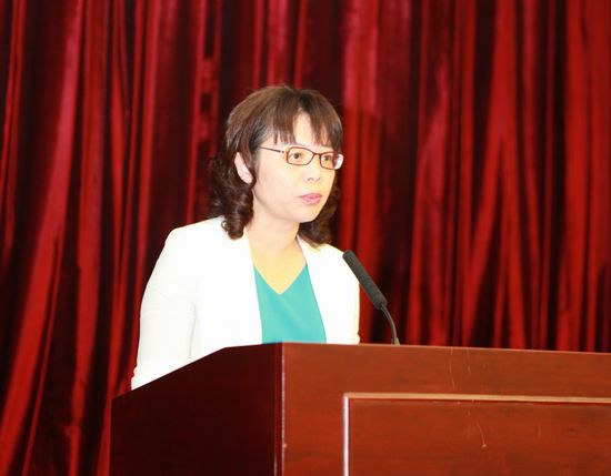 5中国银行业协会第一副秘书长余学军提请审议议案.JPG