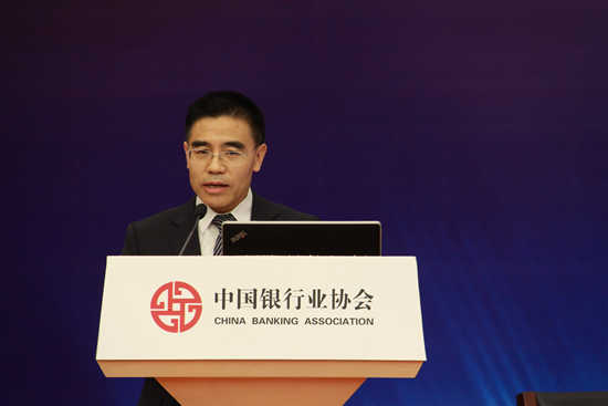 12中国邮政储蓄银行副行长 徐学明发表主旨演讲_副本.jpg