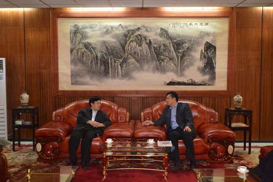 4-1中国银行业协会杨再平专职副会长专程前往中国驻拉各斯总领事馆，与刘侃总领事亲切交流_副本.jpg