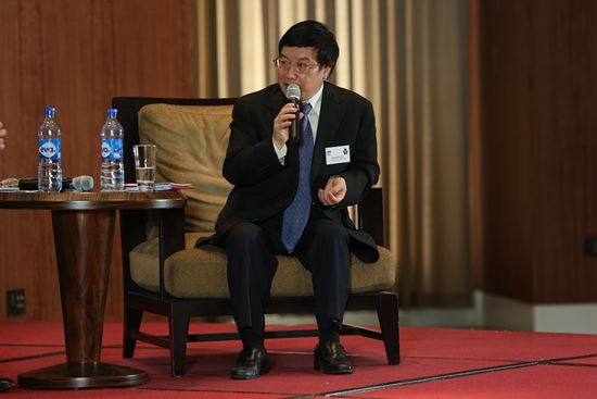 2-1中国银行业协会杨再平专职副会长在国际可持续银行大会分论坛上回答提问_副本.jpg