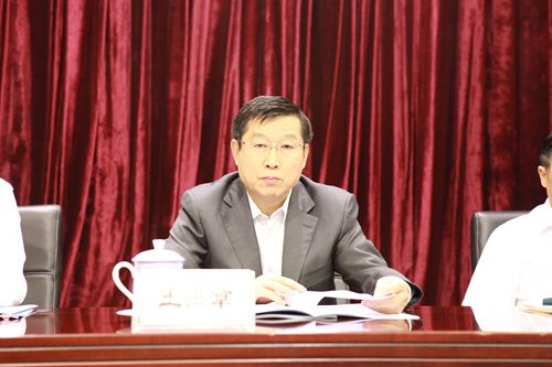 8中国银行业协会副会长、中国建设银行董事长王洪章出席会议_副本.jpg 8中国银行业协会副会长、中国建设银行董事长王洪章出席会议_副本.jpg