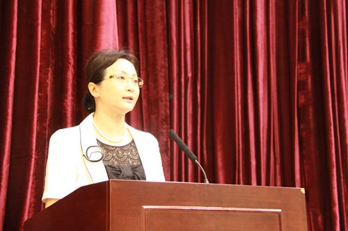 16中国银行业协会副秘书长张芳提请审议议案_副本.jpg 16中国银行业协会副秘书长张芳提请审议议案_副本.jpg