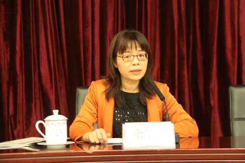 4-中国银行业协会余学军第一副秘书长主持会议_副本.jpg