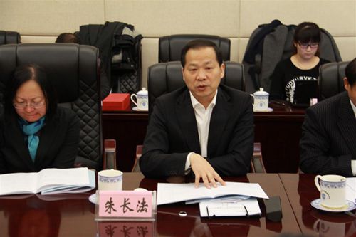 2票据专业委员会常务副主任、中国工商银行资产负债管理部总经理朱长法主持会议_副本.jpg