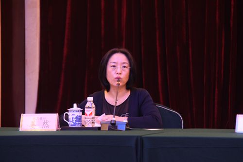 2.托管委员会常务副主任、招商银行资产托管部总经理姜然主持会议_副本.jpg
