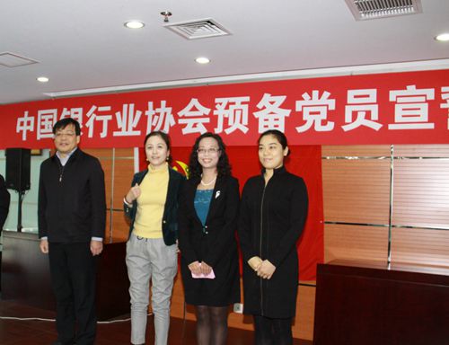 6四名预备党员合影_副本.jpg
