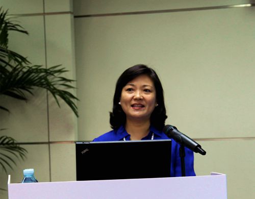 1.中国银行业协会副秘书长张亮主持会议并讲话_副本.jpg 1.中国银行业协会副秘书长张亮主持会议并讲话_副本.jpg