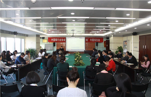 9纪委办公室主任作两项党内法规报告.jpg