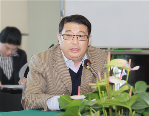1胡忠福纪委书记主持会议.jpg
