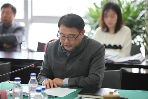 1胡忠福纪委书记主持会议并作工作报告.jpg