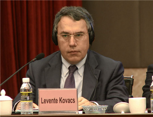 2.匈牙利银行业协会秘书长Levente Kovacs发言.jpg 2.匈牙利银行业协会秘书长Levente Kovacs发言.jpg