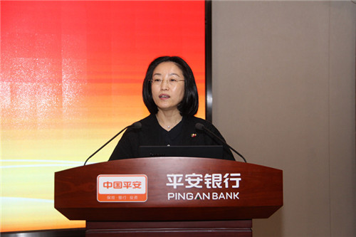5.第三届托管委员会常务副主任、招商银行资产托管部副主任姜然主持换届大会.jpg