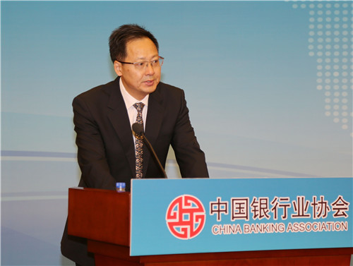 6国家开发银行市场与投资局高明刚副局长主持会议.jpg