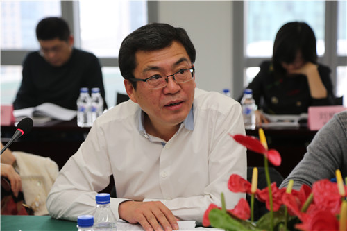 财委会主任单位代表中国农业银行财务会计部总经理姚明德主持会议.JPG