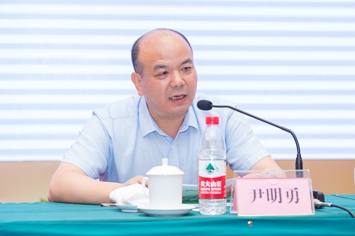 3.广西区金融办副主任尹明勇致辞.jpg