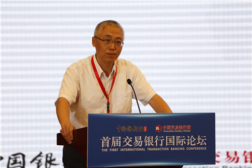 银监会信科部副主任李丹进行主旨发言.jpg