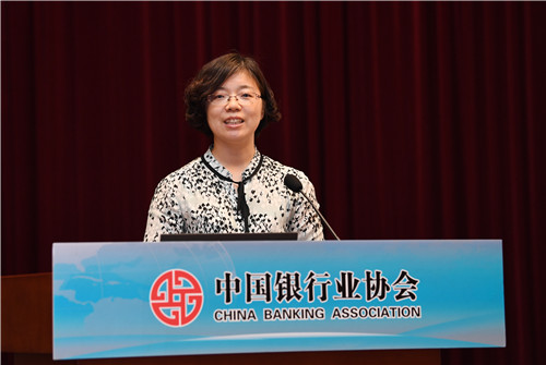 5.中国民生银行运营管理部客户服务部高级经理李娜解读发展报告.jpg