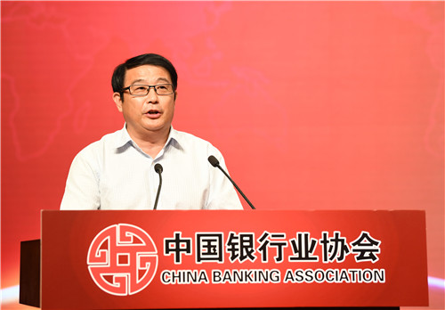 9.中国银行业协会胡忠福纪委书记宣布特等奖、一等奖获奖名单.jpg 9.中国银行业协会胡忠福纪委书记宣布特等奖、一等奖获奖名单.jpg