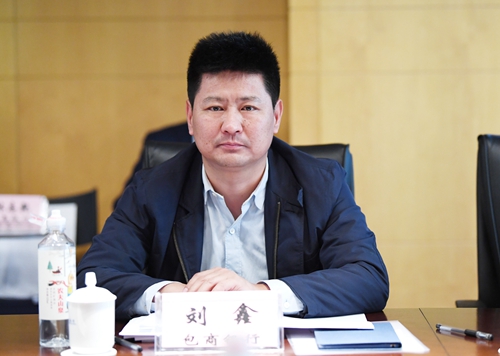 4.第三届常委会常务副主任、包商银行行长助理刘鑫代表研究组作2017年工作汇报.JPG