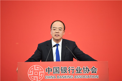 10.恒丰银行研究院执行院长董希淼发表主旨演讲.jpg