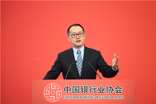 11.中国银行国际金融研究所资深研究员张兴荣发表主旨演讲.jpg