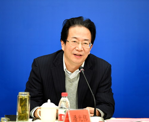 1.潘光伟党委书记、专职副会长在中会上进行2017年度工作总结和2018年工作部署_副本.jpg 1.潘光伟党委书记、专职副会长在中会上进行2017年度工作总结和2018年工作部署_副本.jpg