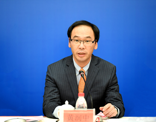 2.黄润中秘书长主持会议_副本.jpg 2.黄润中秘书长主持会议_副本.jpg