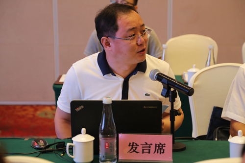张华章.jpg 张华章.jpg