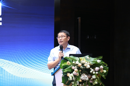 1中国银行业协会纪委书记、客户服务委员会专职副主任胡忠福讲话_副本.jpg