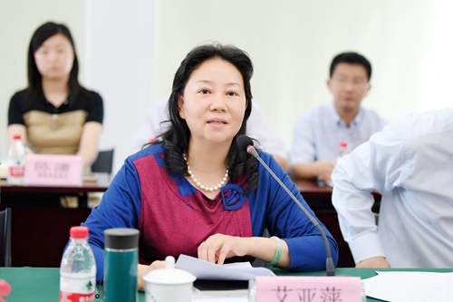 6.中国银行业协会总监、财务会计专业委员会办公室主任艾亚萍主持会议.jpg 6.中国银行业协会总监、财务会计专业委员会办公室主任艾亚萍主持会议.jpg