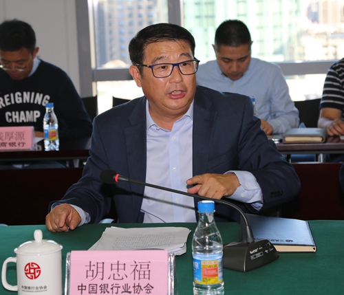 胡书记_副本.jpg 胡书记_副本.jpg
