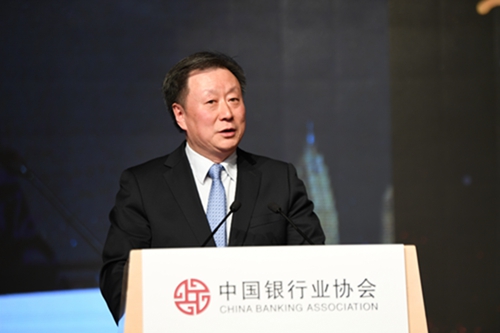 4.金融时报社社长邢早忠致辞.jpg