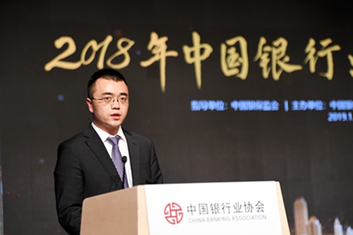 22.中国进出口银行办公室副主任刘小伟发表感言.jpg