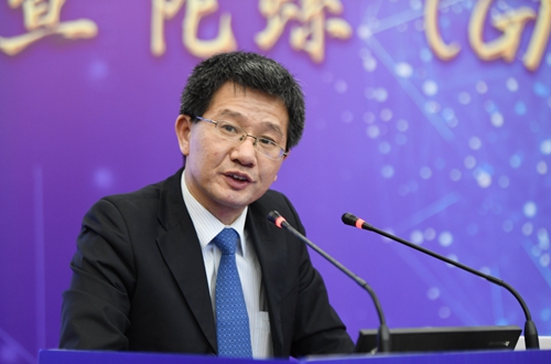 2中国银行业协会副秘书长周更强主持会议.jpg