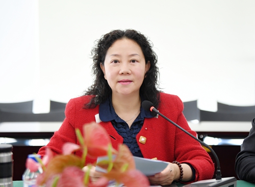 1.中银协总监、财委会办公室主任艾亚萍主持会议.jpg 1.中银协总监、财委会办公室主任艾亚萍主持会议.jpg