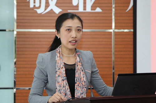 胡婕.jpg